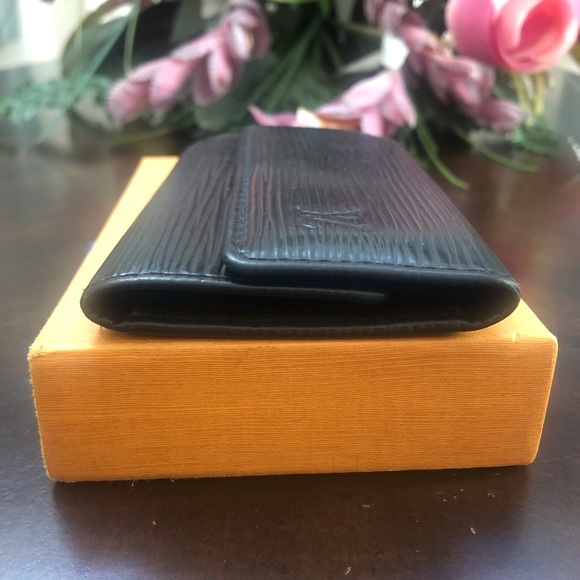 Louis Vuitton epi 6 keycase Wallet - Picture 8 of 10